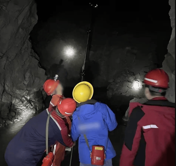 采空区勘探作业